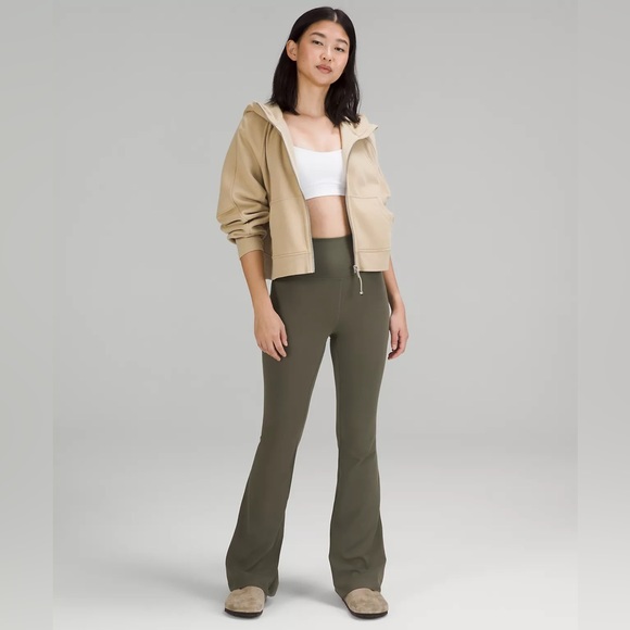 Groove Super-High-Rise Flared Pant
Nulu Army Green - Picture 3 of 5